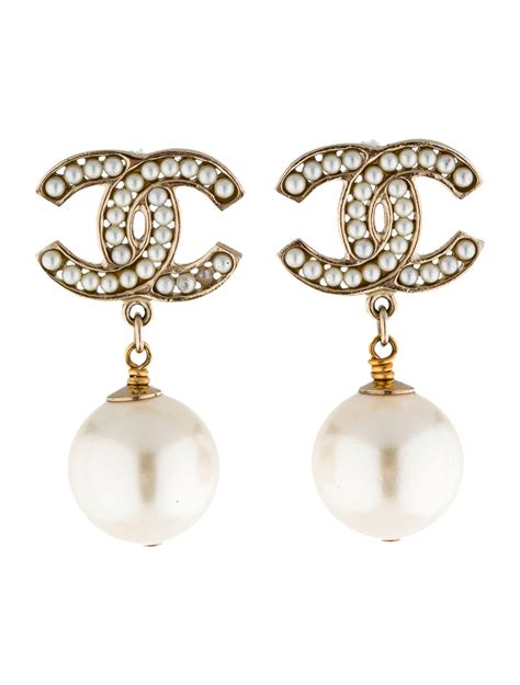 fake chanel pearl drop earrings|chanel earrings therealreal.